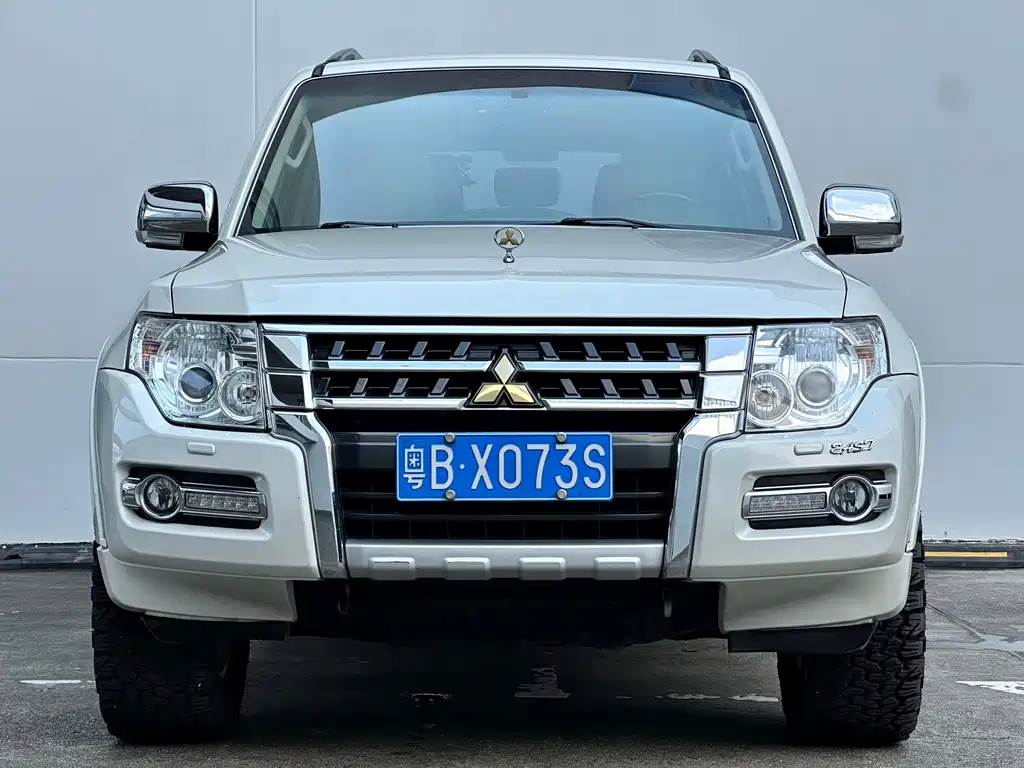 Mitsubishi Pajero (Import) — миниатюра 18