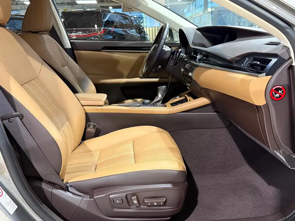 Lexus ES — миниатюра 6