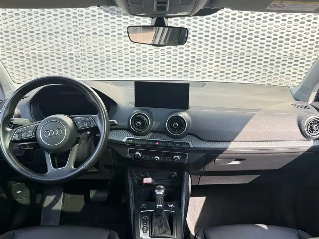 Audi Q2L e-tron — миниатюра 6
