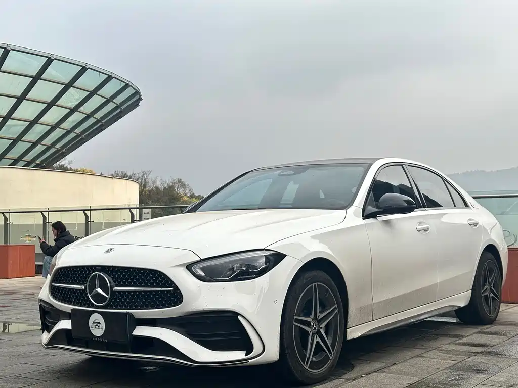 Mercedes-Benz C-Class 2024