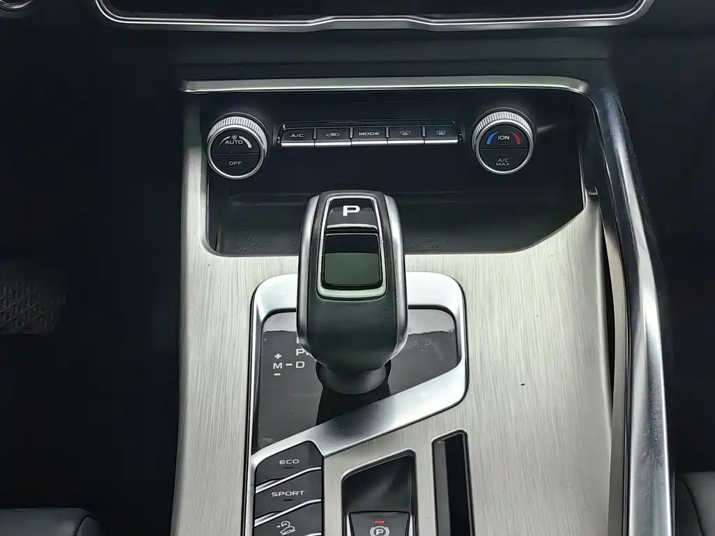 Geely Binyue — миниатюра 13