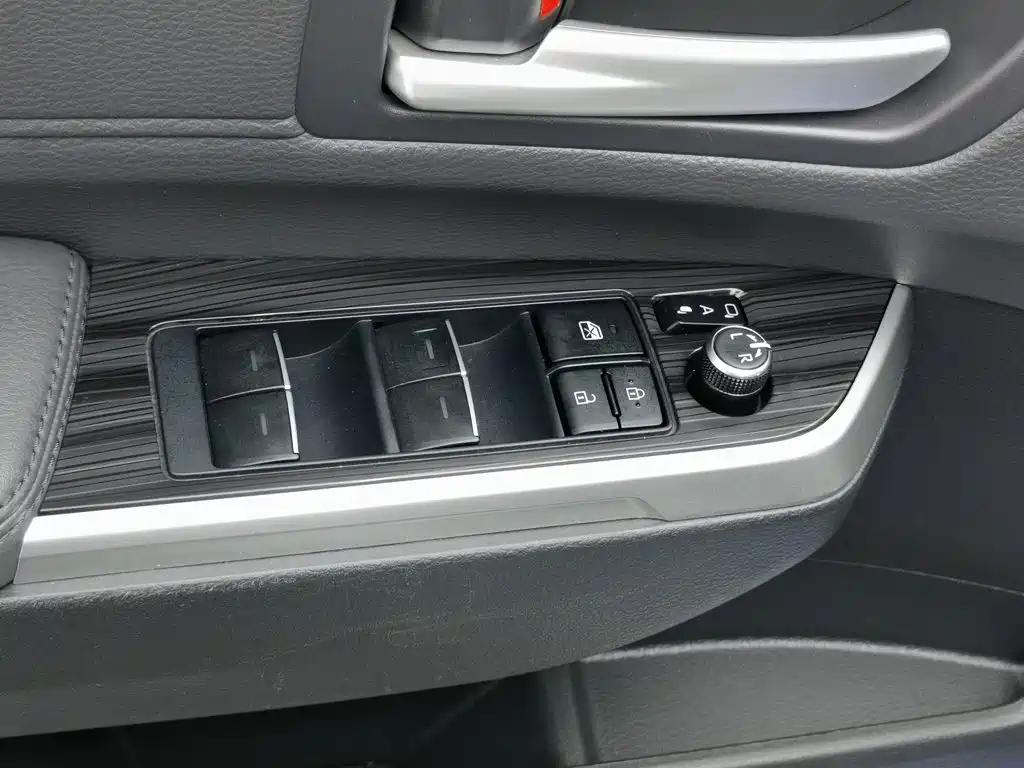 Toyota Sienna — миниатюра 9