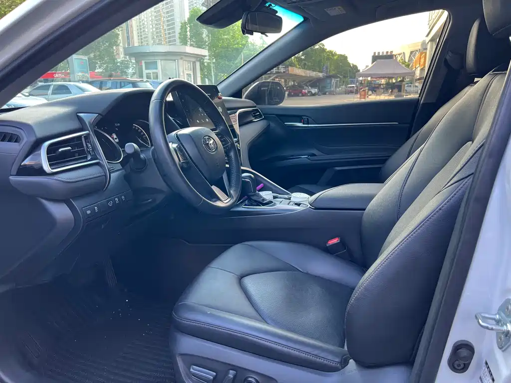 Toyota Camry 2023 2.0G Luxury