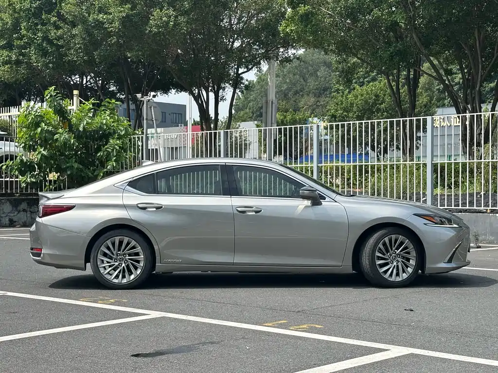 Lexus ES — миниатюра 7