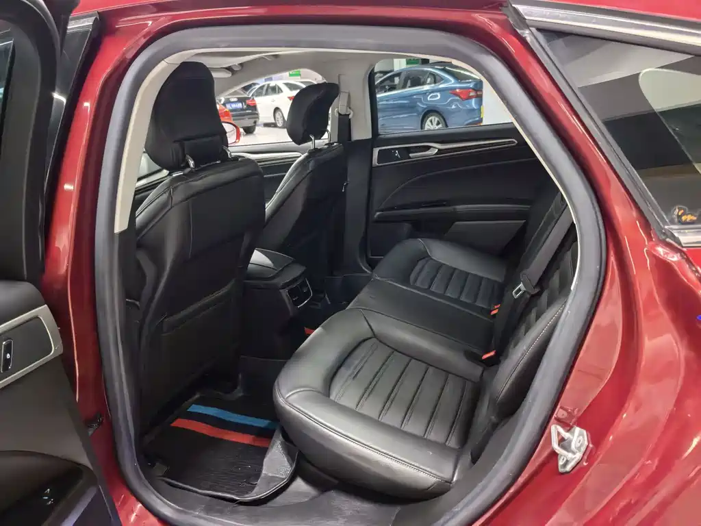 Ford Mondeo — миниатюра 8