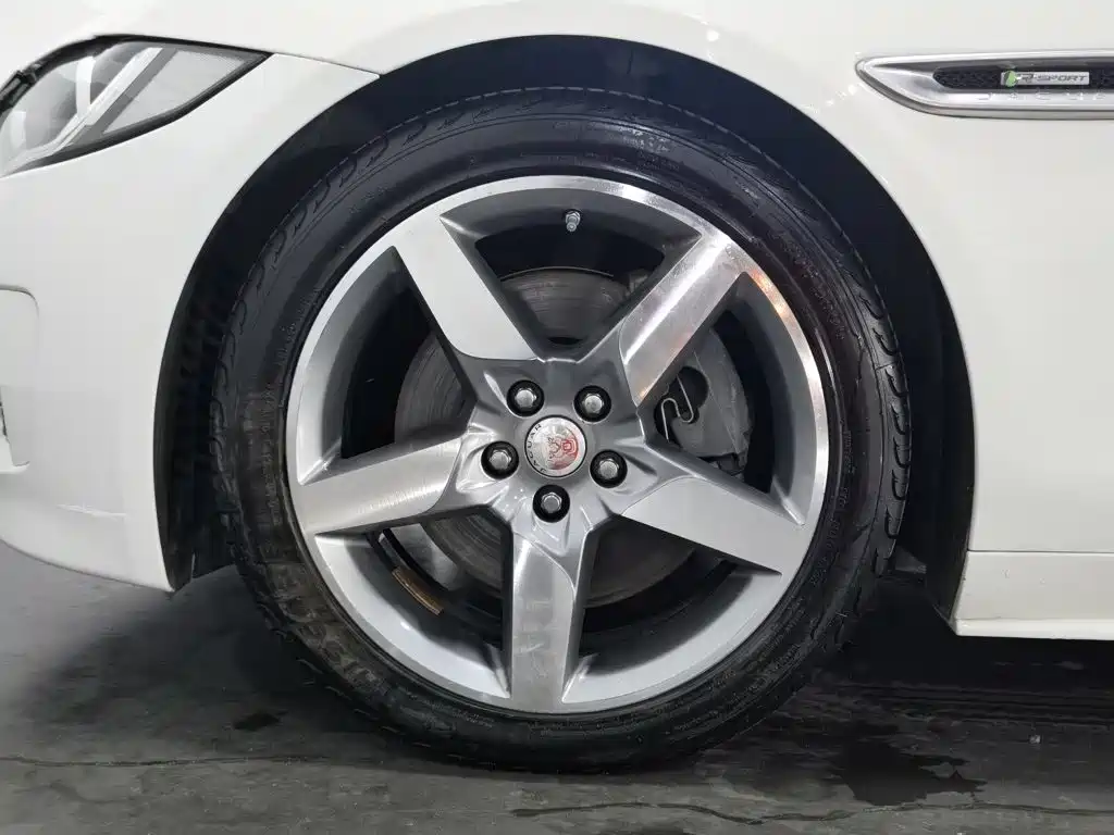 Jaguar XE — миниатюра 17