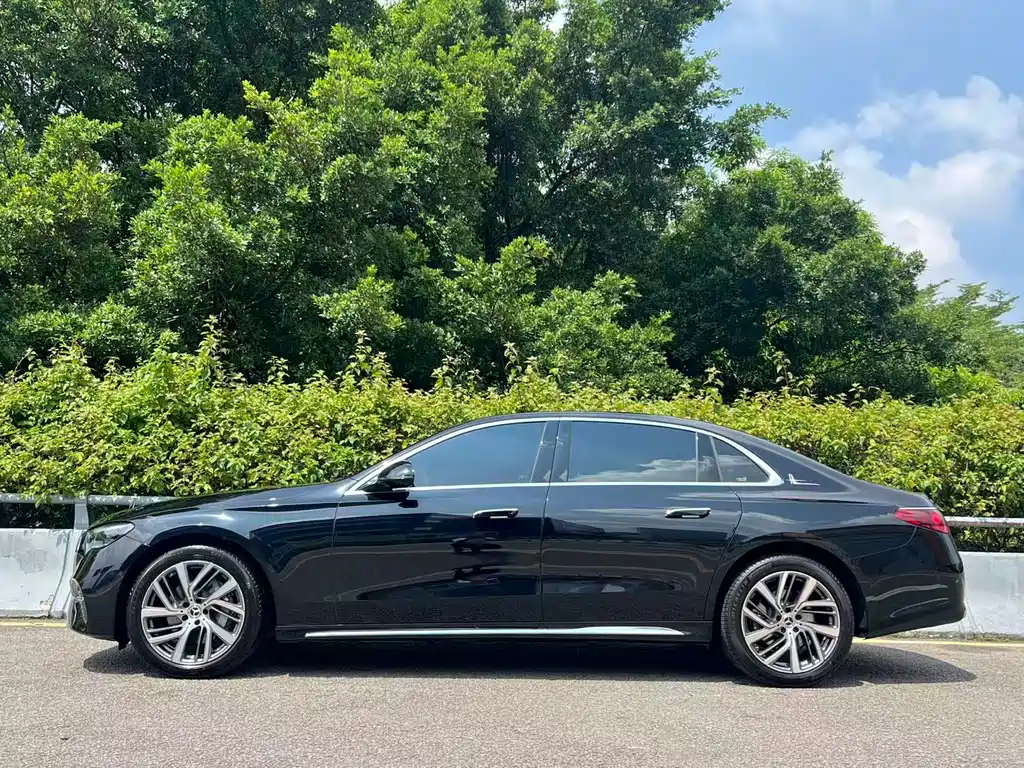 Mercedes-Benz E-Class — миниатюра 3