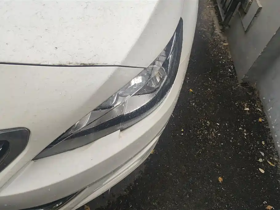 PEUGEOT  408