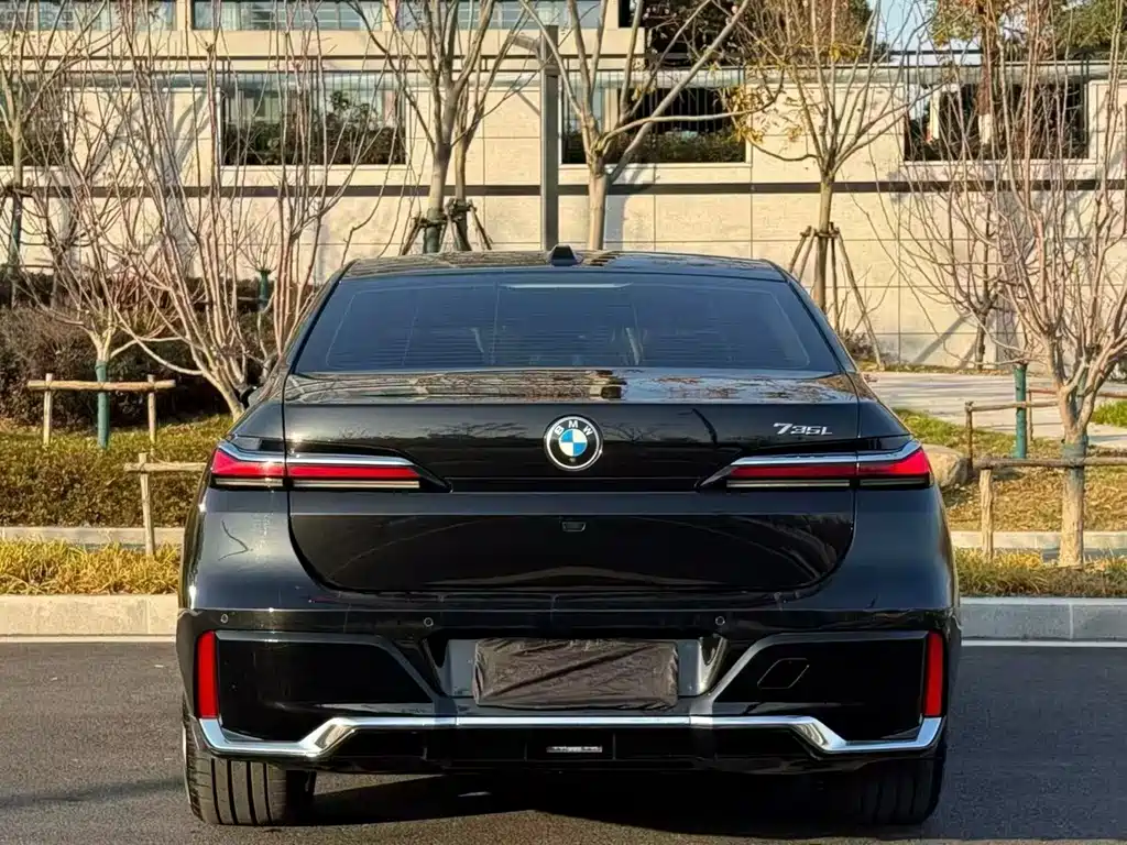 BMW 7 Series — миниатюра 8
