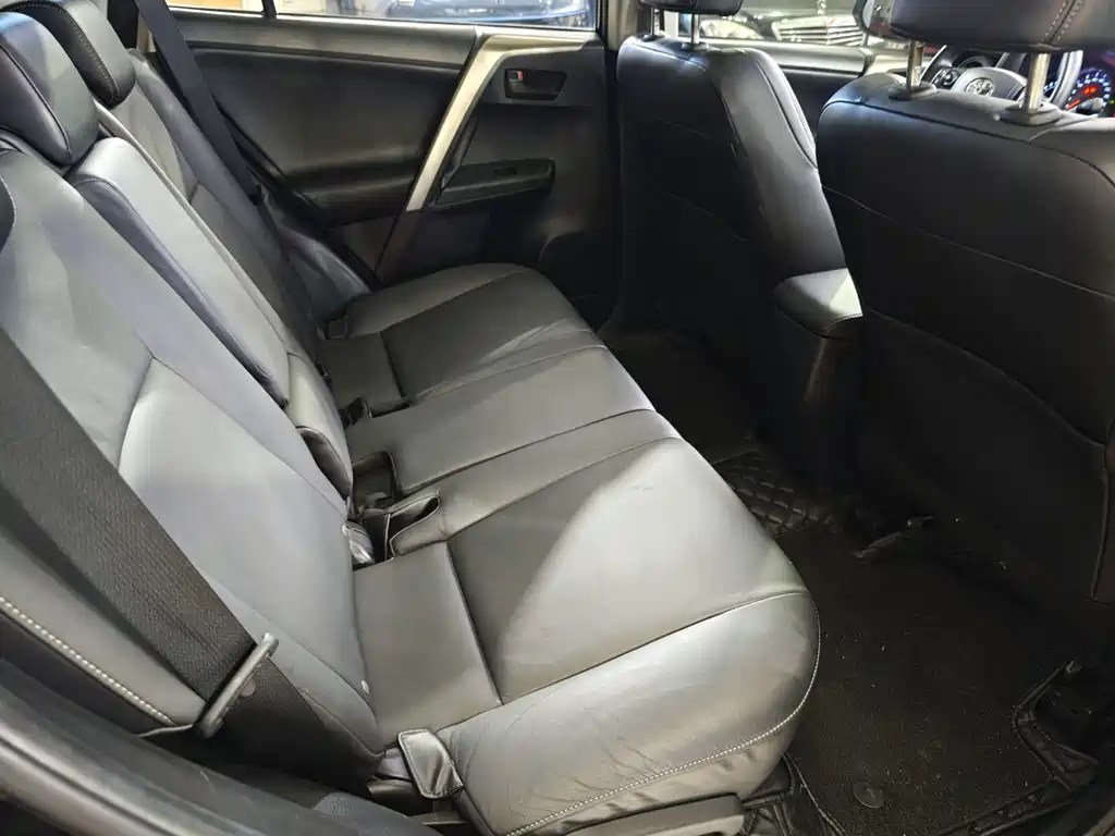 Toyota RAV4 — миниатюра 7