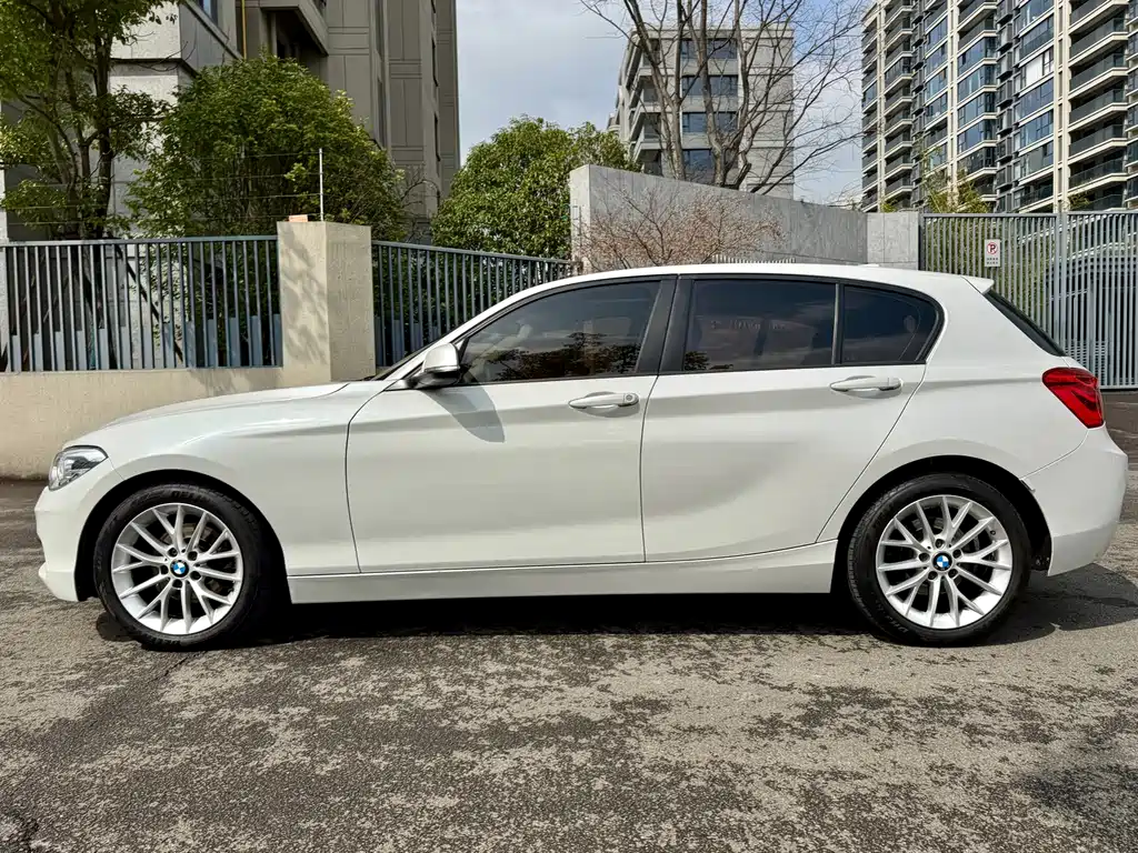 BMW 1 SERIES