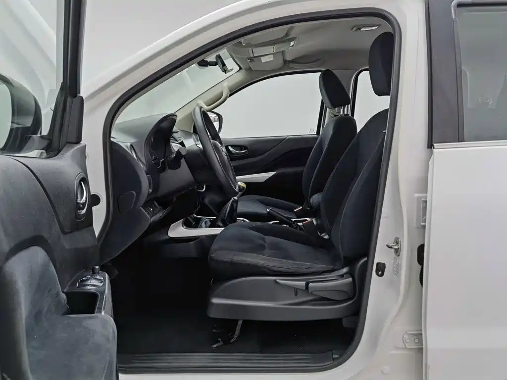 Nissan Navara — миниатюра 10