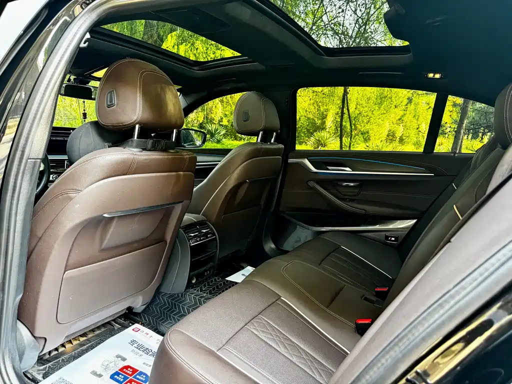 BMW 5 Series New Energy — миниатюра 6