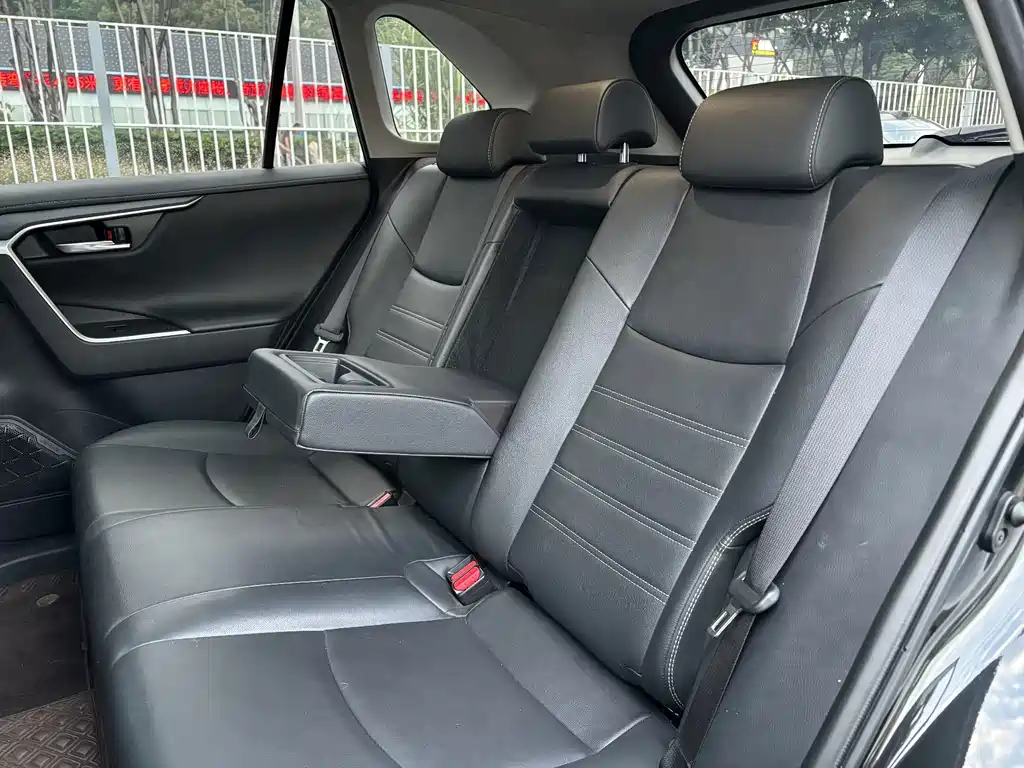 Toyota RAV4 — миниатюра 19