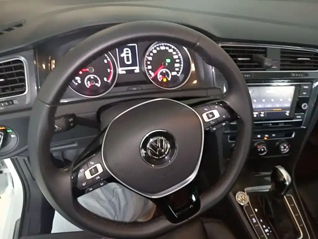 Volkswagen Golf — миниатюра 11
