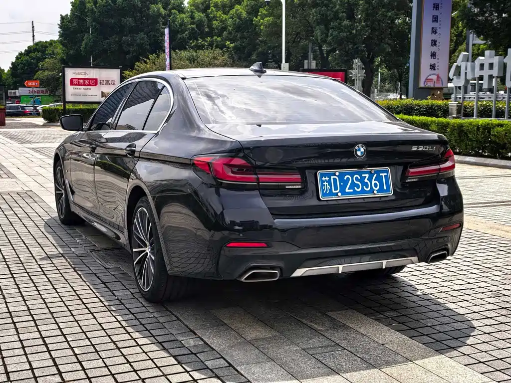 BMW 5 Series — миниатюра 6