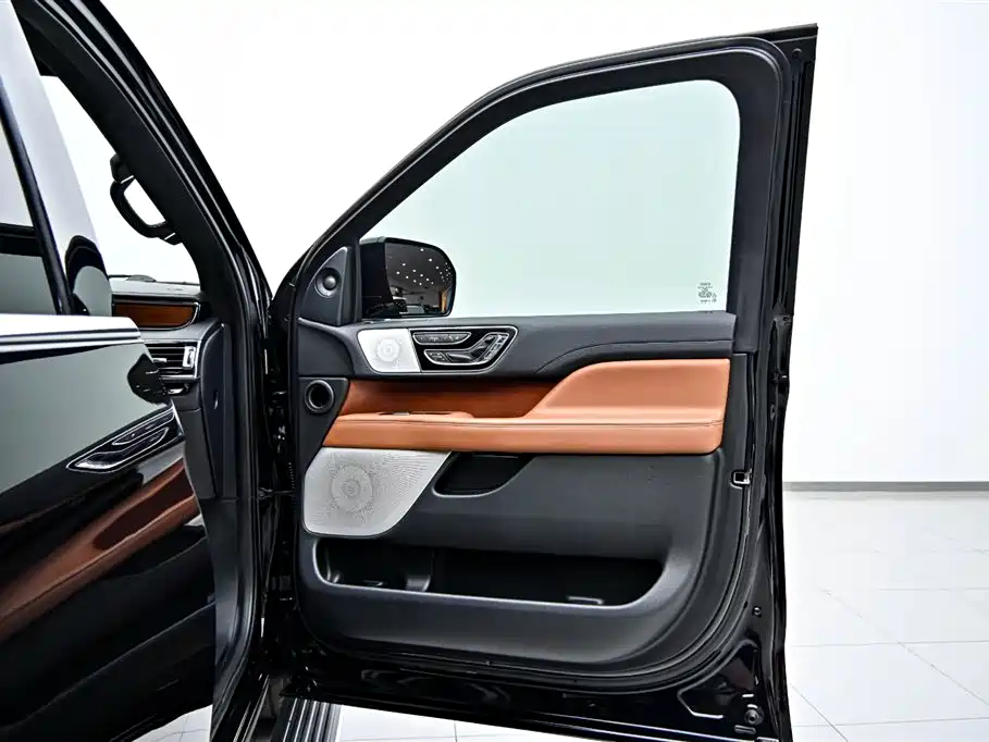 Lincoln Navigator 3.5T Premium Shine Edition, фото 21