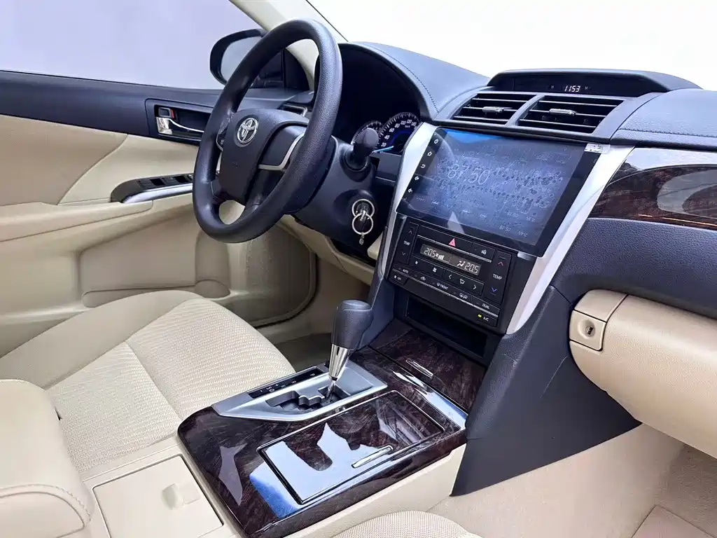 Toyota Camry — миниатюра 13