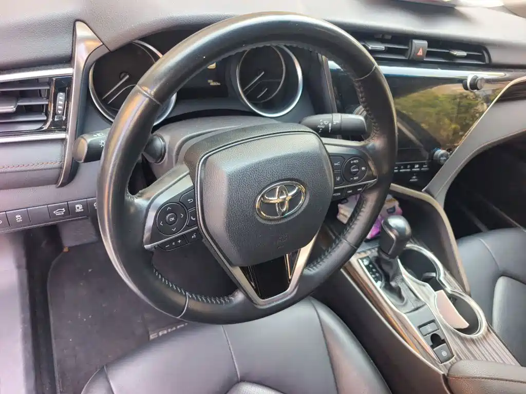 Toyota Camry — миниатюра 3