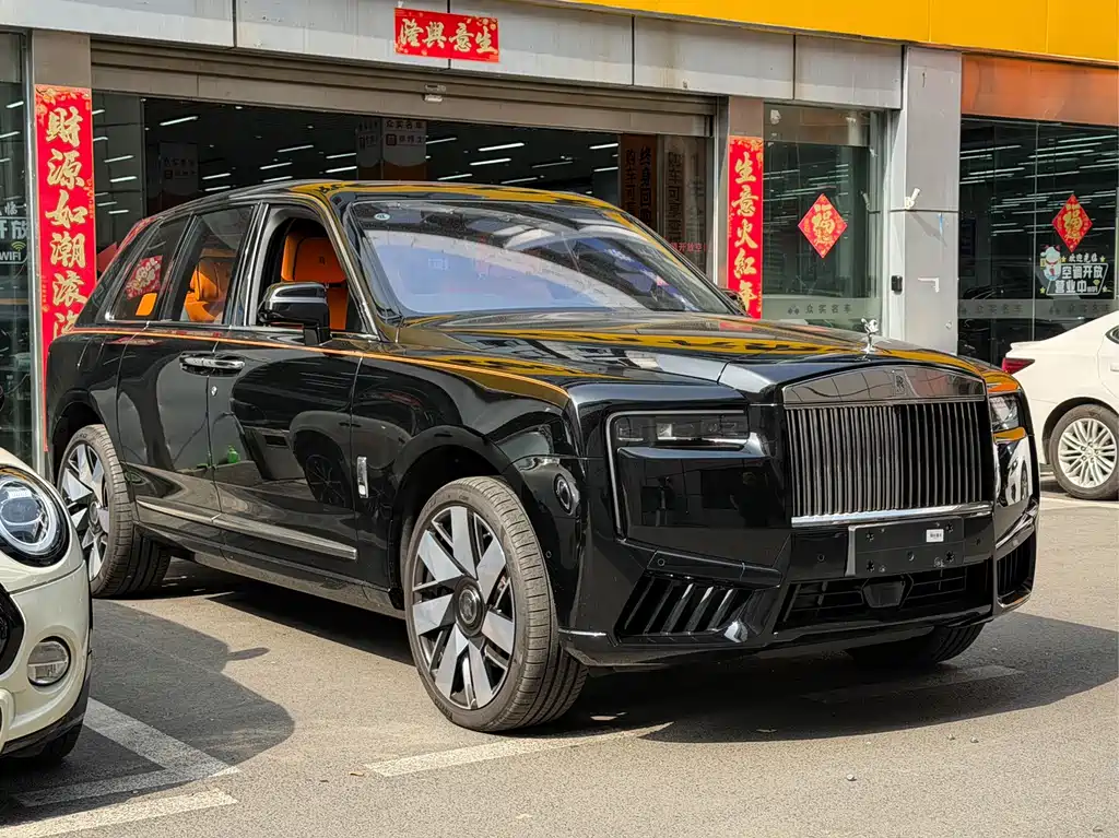 Rolls-Royce Cullinan 2025 мест