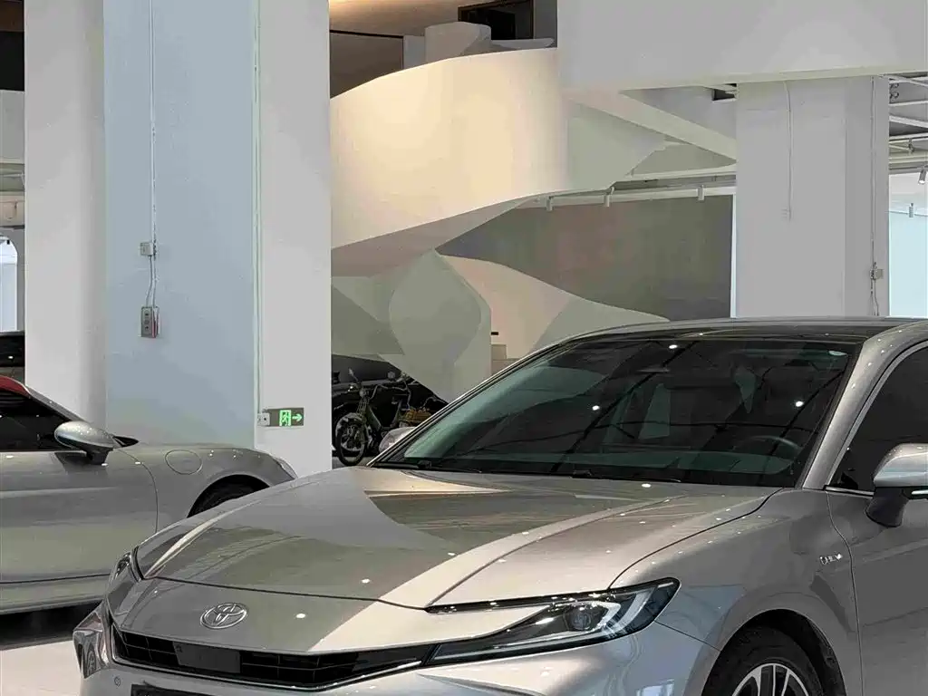 Toyota Camry — миниатюра 11