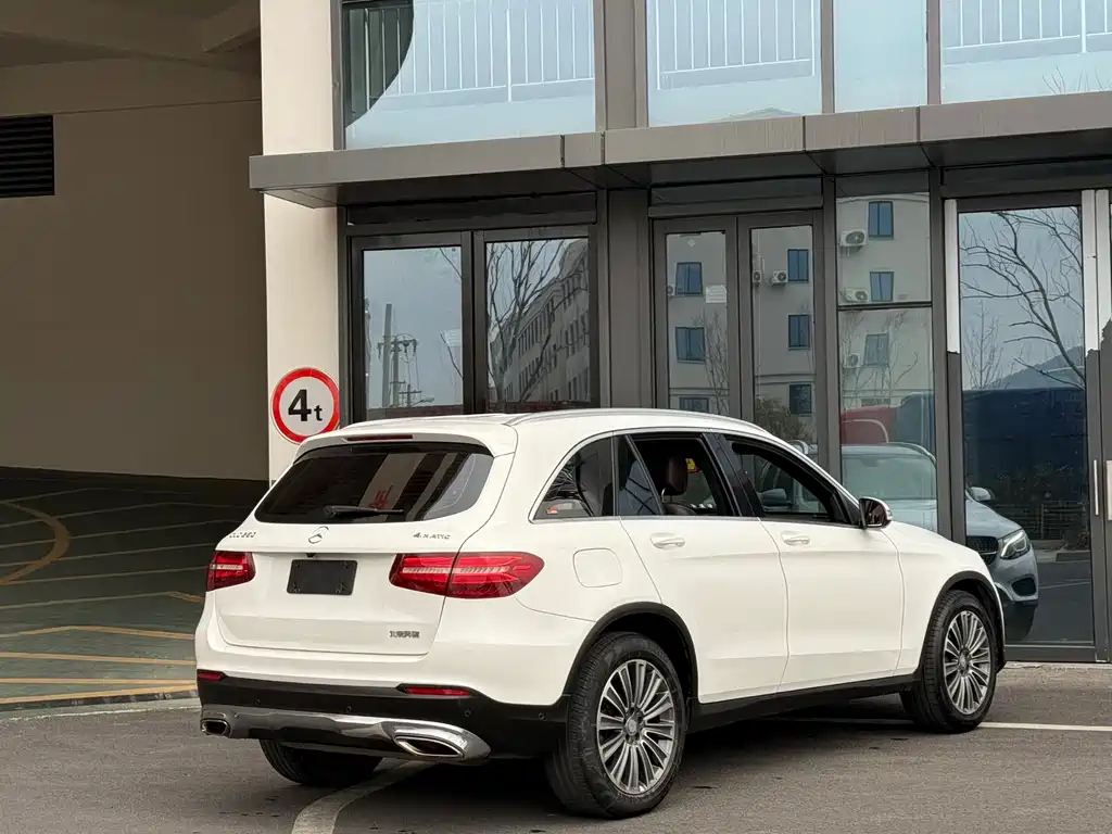 MERCEDES-BENZ GLC