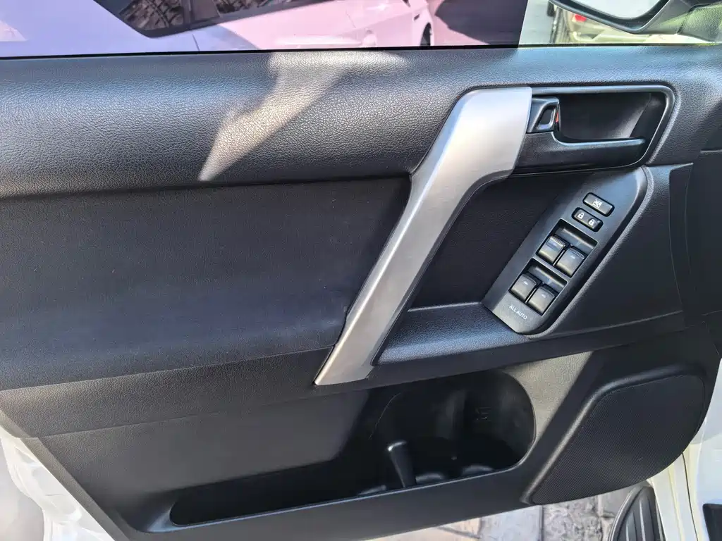 Toyota Prado — миниатюра 8