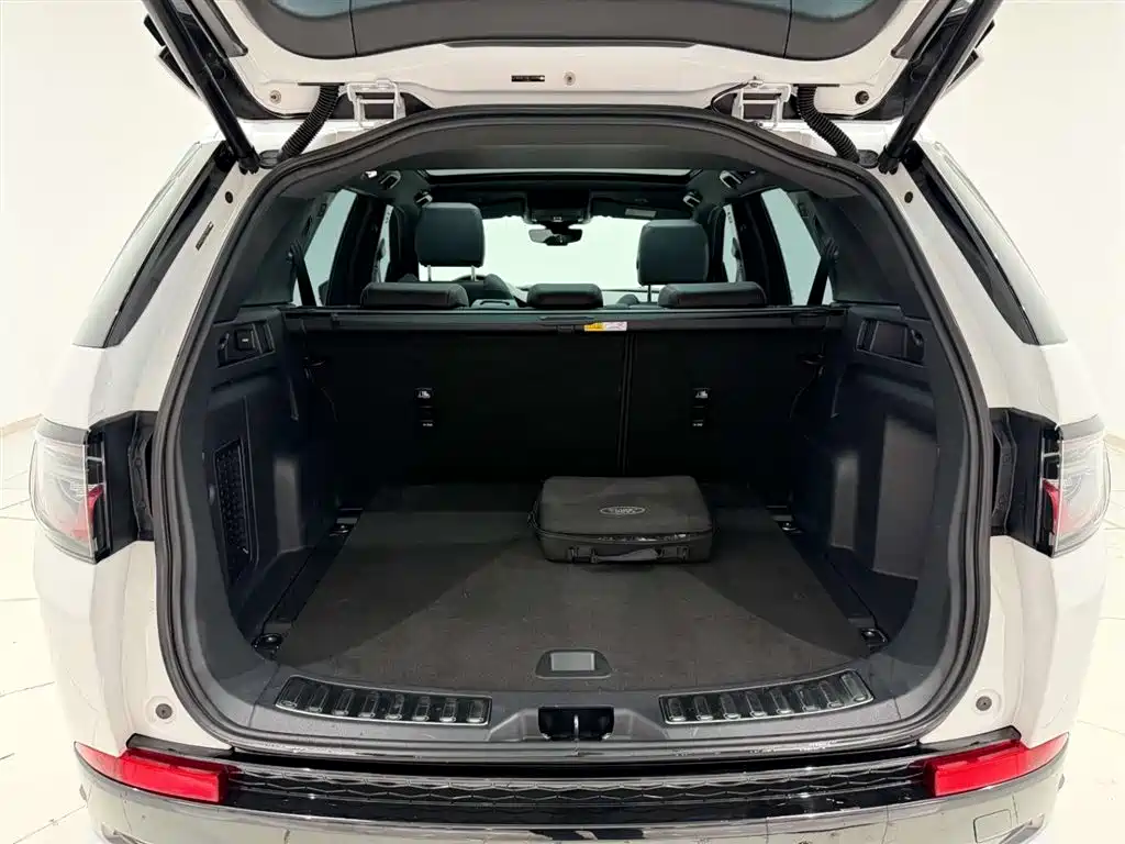 LAND ROVER DISCOVER NEW ENERGY SOURCES FOR SPORTS