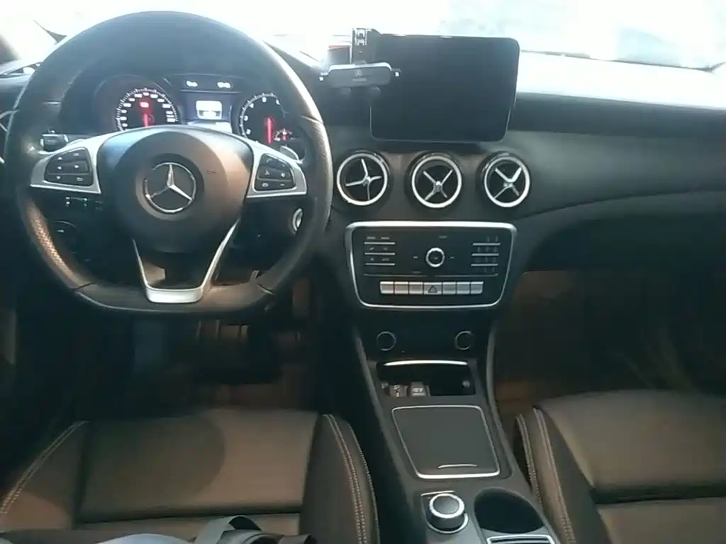 Mercedes-Benz GLA — миниатюра 10