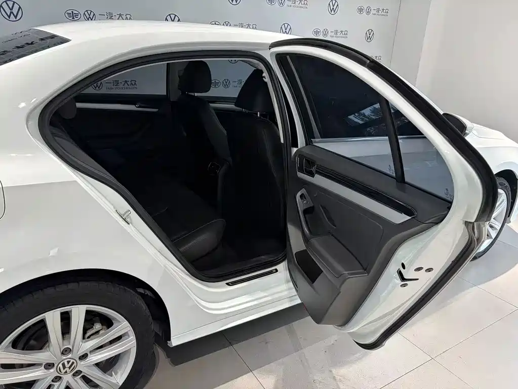 Volkswagen Sagitar — миниатюра 15