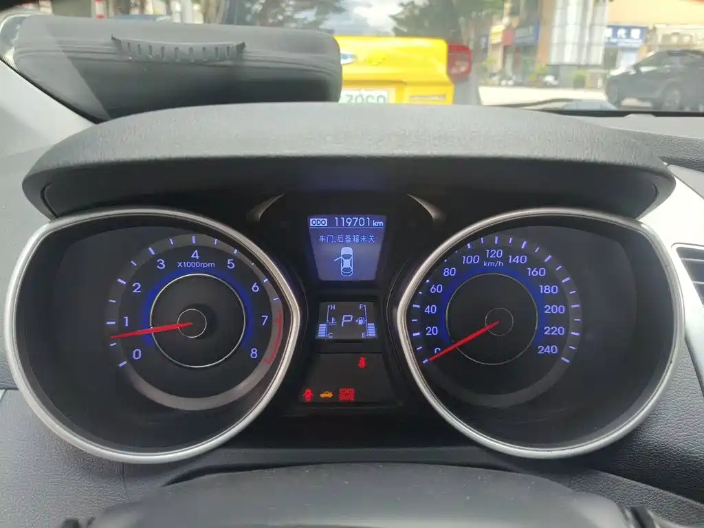Hyundai Elantra Langdong — миниатюра 5