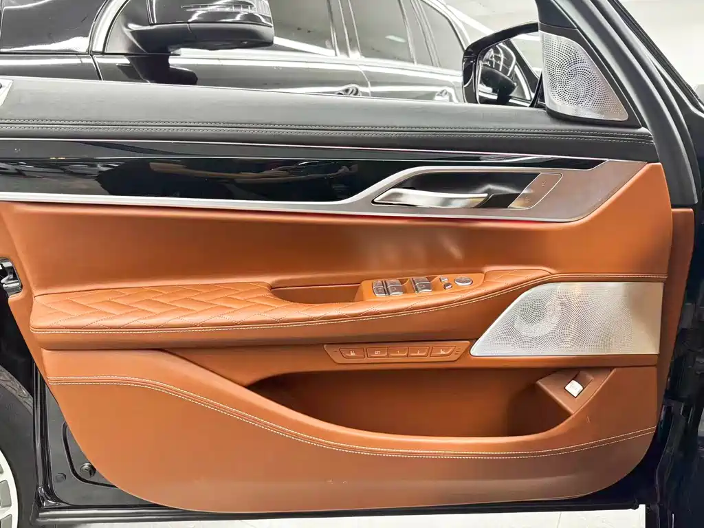 BMW 7 Series — миниатюра 12