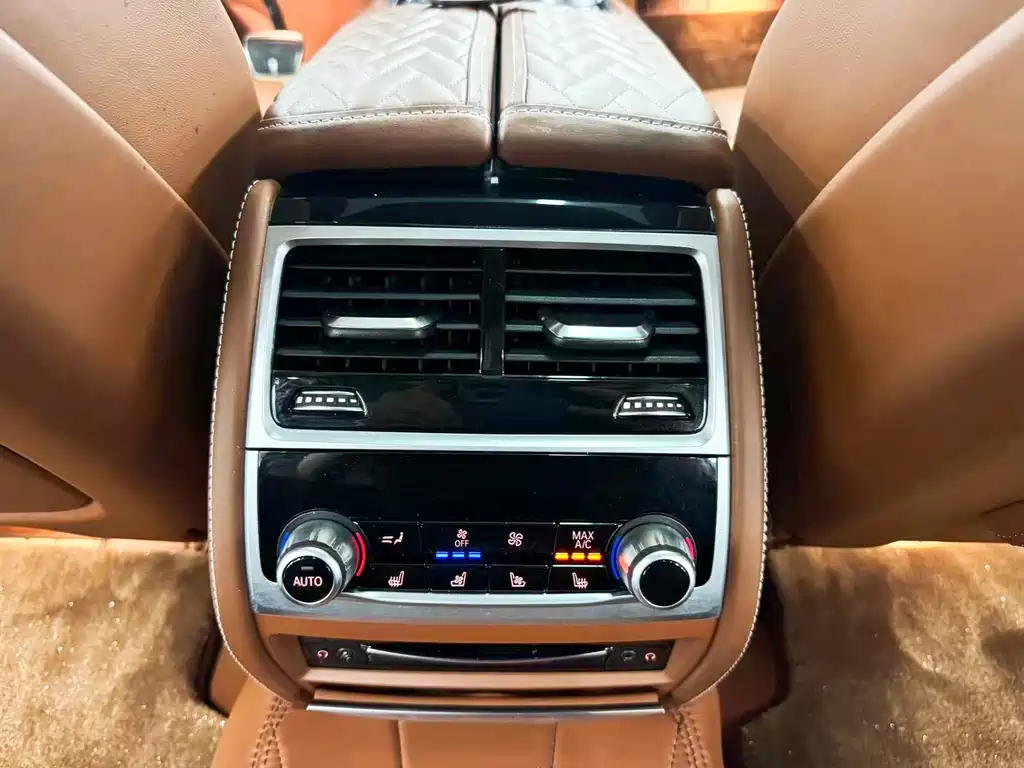 BMW 7 Series — миниатюра 27