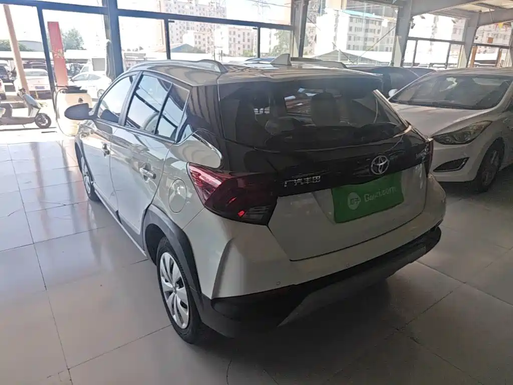 Toyota Yaris L — миниатюра 5