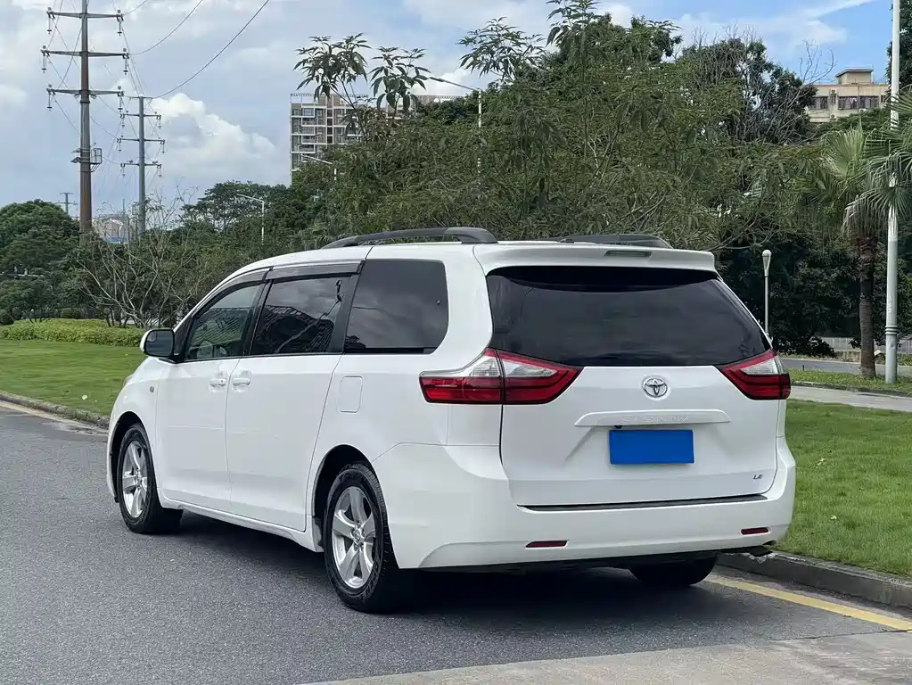 Toyota Sienna 2015 3.5L LE