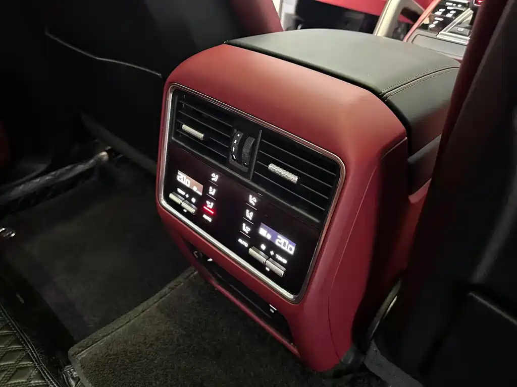 Porsche Cayenne — миниатюра 11