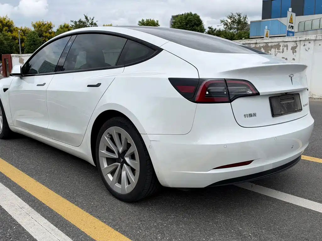 Tesla Model 3 — миниатюра 11