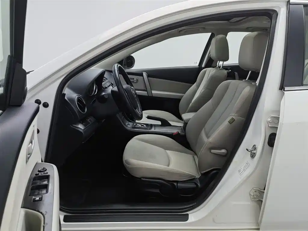 Mazda Ruiyi 2012 2.0L AT Elite