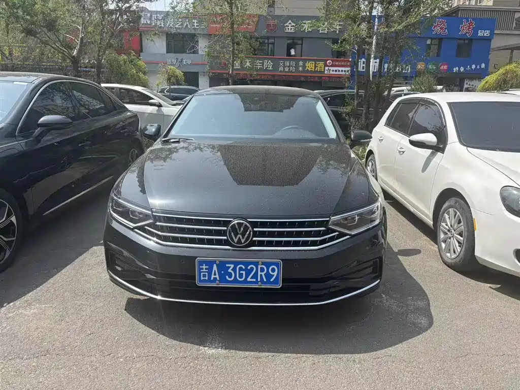 Volkswagen Magotan 2025
