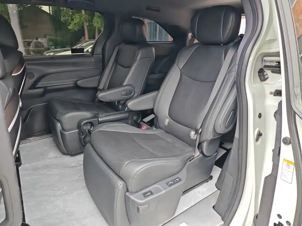 Toyota Sienna — миниатюра 17