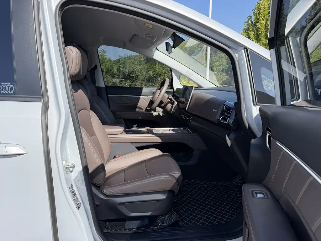 Wuling Xingguang 730 New Energy — миниатюра 15