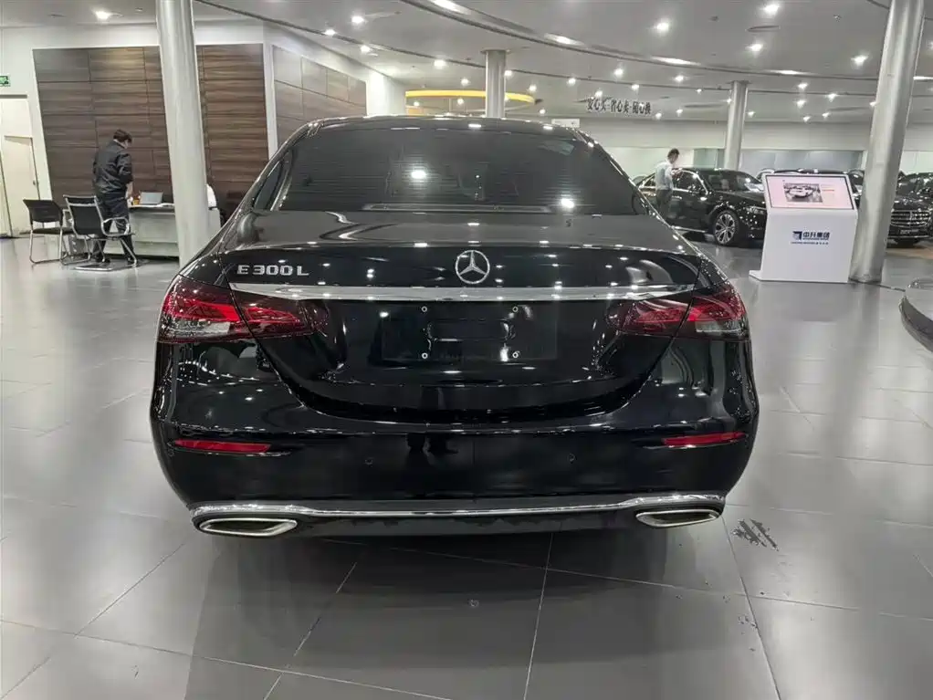 Mercedes-Benz E-Class — миниатюра 4