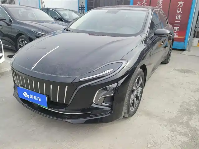 Hongqi HONGQI E QM5 2023
