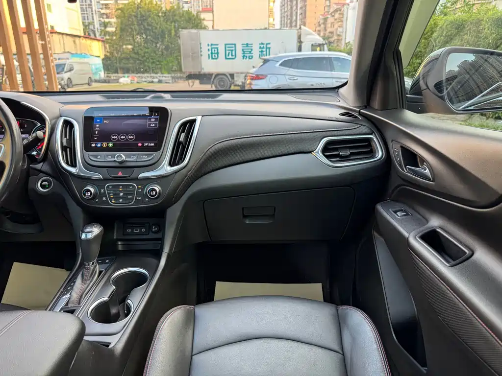 Chevrolet Equinox — миниатюра 17