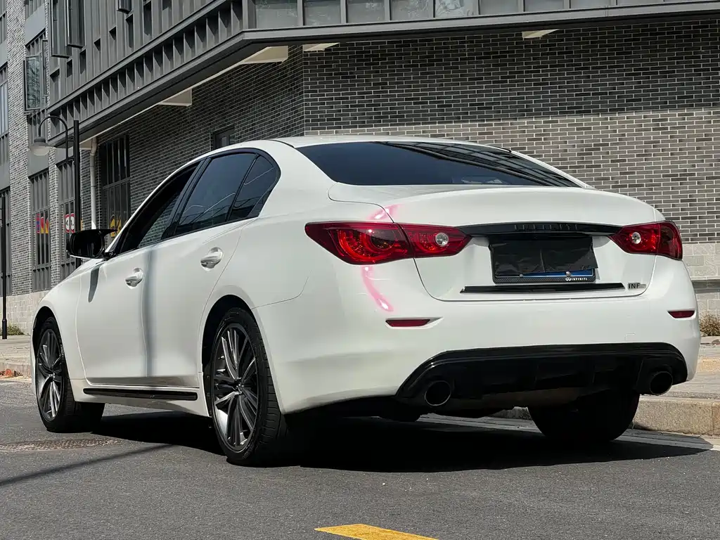INFINITI Q50L