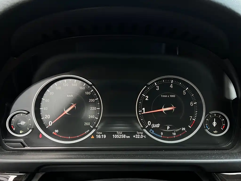 BMW 5 Series — миниатюра 10