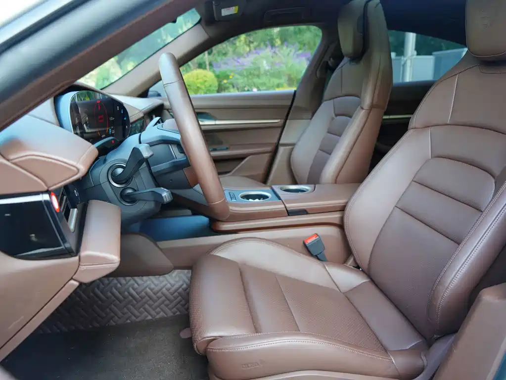 Porsche Taycan — миниатюра 9