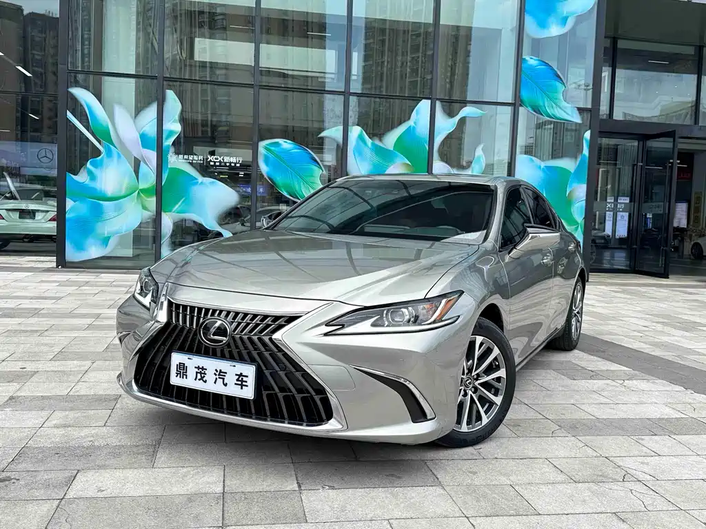 Lexus ES 2021 260
