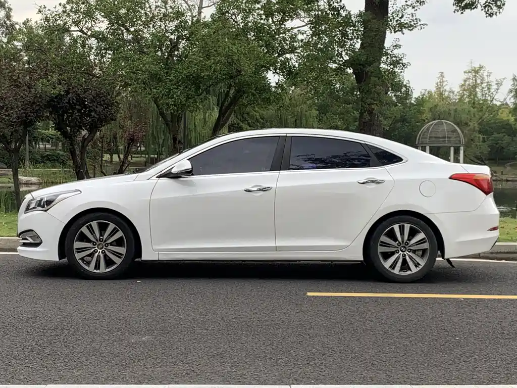 Hyundai Mistra 2014 1.8L AT Luxury DLX