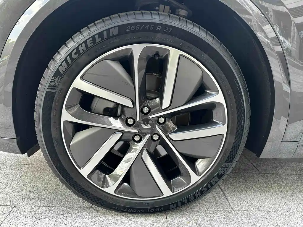 Li Auto Li L8 — миниатюра 10